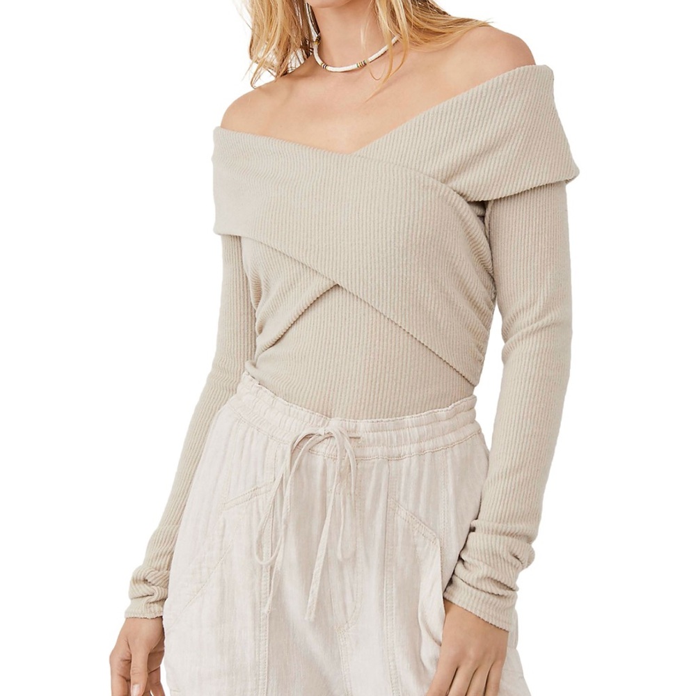 🚨ON SALE! • FREE PEOPLE MARLEY OFF-THE-SHOULDER WITH TWIST DESIGN • SIZE SMALL🚨